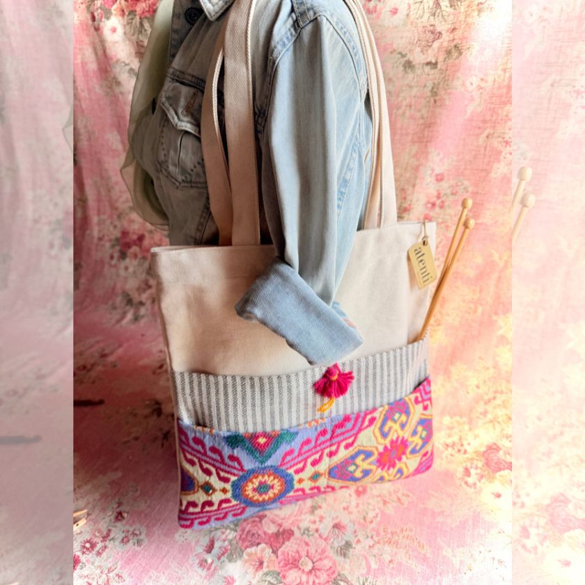 Atenti Santa Maria Tutto knitting tote with floral design on a textured surface