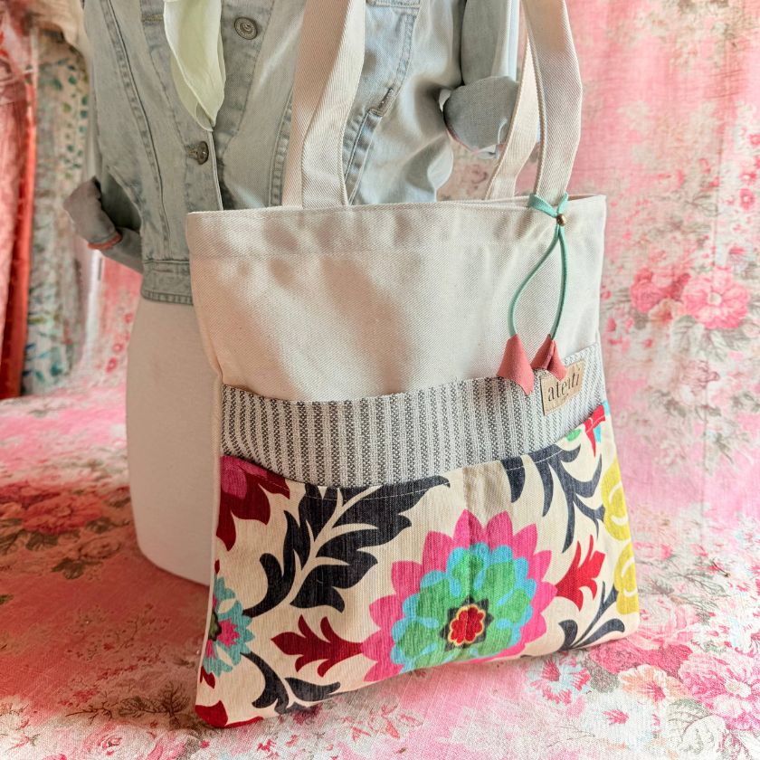Atenti Santa Maria Tutto knitting tote with floral design on a textured surface