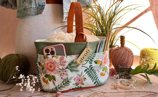 Atenti knitting project bag filled with white yarn