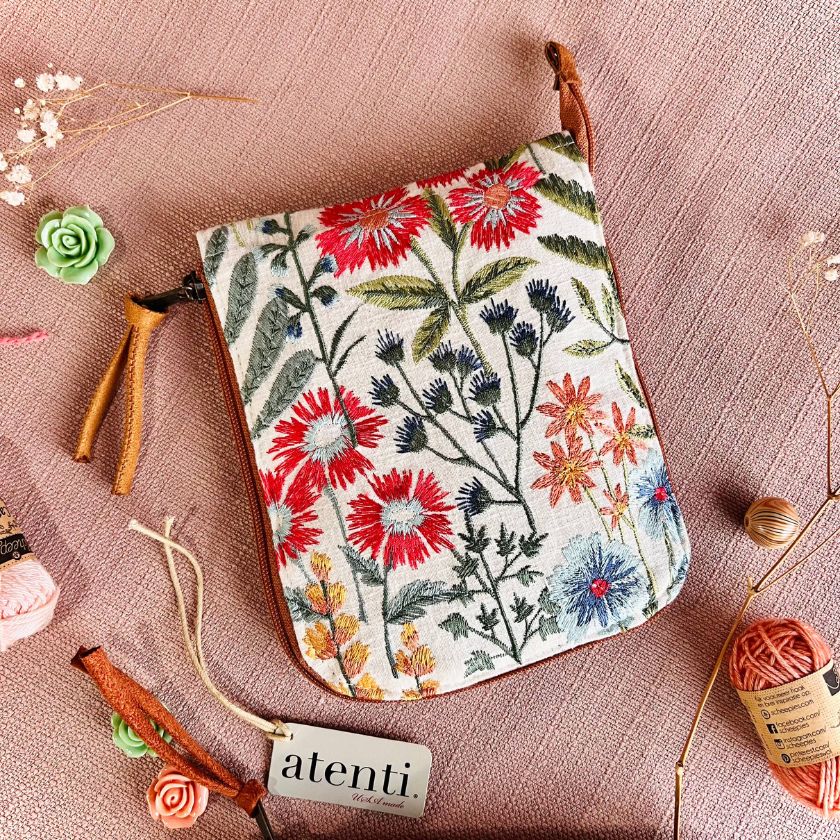 The Wildflower circular Needlecase to hold knitting needles by Atenti Bags
