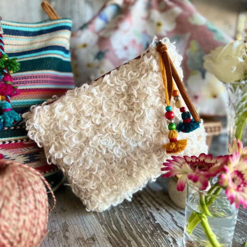 The Curly Cute pouch from Atenti bags