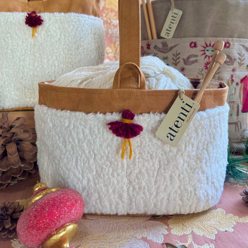 Small Sherpa Caddy from Atenti bags with yarn and knitting needles