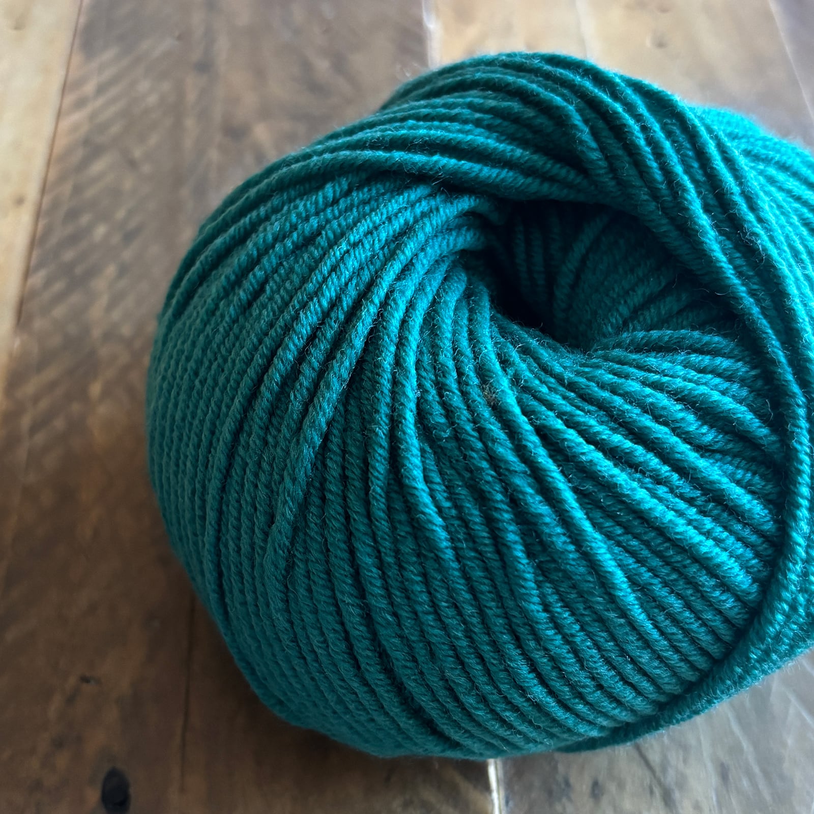 Myrtle yarn ball from Ciao on a wooden surface